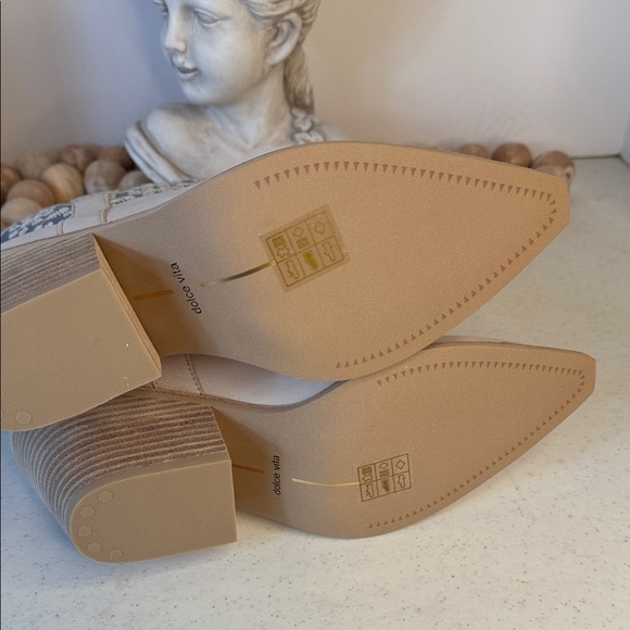 Dolce Vita Nashe women’s Ankle Boot Sz 8.5 Color: Blue Floral Nubuck - Picture 9 of 12